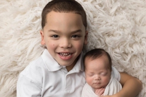 人生赢家！李凯尔更新社媒晒两个孩子近照：little Benny 