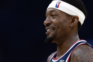 比尔：我的适应力很强 既能大包大揽也能无球跑动&空切&持球组织