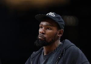 媒体人：杜兰特叫暂停引起争议 后面会不会用键盘和网友掰扯掰扯