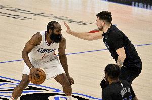 考辛斯：搞不懂为啥巅峰哈登因打法被批评 而东契奇却被称赞