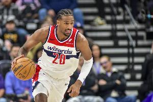 去年榜眼！萨尔上半场发挥一般 5投2中拿到4分6篮板