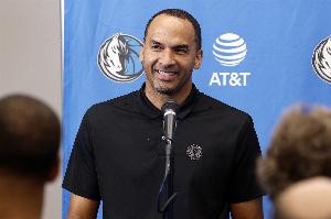 湖记玩梗：防守确实能夺冠—哈里森在疯人院里看马刺比赛时喊话！