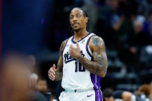 尽力了！德罗赞17投12中高效空砍29分6篮板9助攻 正负值+9