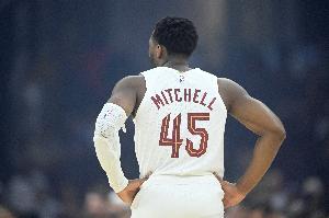 末节乏力了！米切尔25中12砍31分 第三节21分&末节4中0且2失误