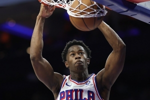 这新秀炸裂啊！埃奇库姆已经砍下32分 超越AI创造队史首秀新纪录