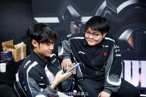 摄影师一村分享knight和369互动：After the match