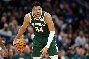 横冲直撞！字母哥首节4中4贡献12分5板 罚球6中4