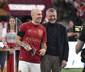 罗本：卡尔不能满足于踢了1场好球 达到巅峰和保持巅峰是两回事