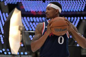 快船官方：比尔因下背部酸痛 明日对阵开拓者出战存疑