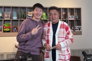 人捧人高！管泽元晒与于谦合影：终于让谦大爷给我捧上了！