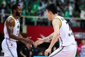 我也来啦！弗格加盟上海 新赛季和老队友张镇麟继续并肩作战