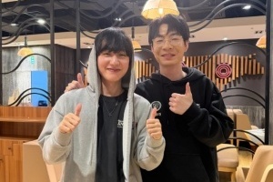 LangX晒和Xiye、Peanut合照：每天开开心心