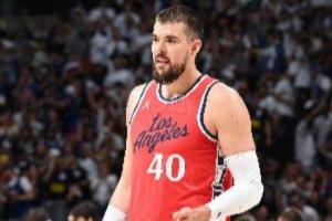 打得还可以！祖巴茨12中7拿到14分13板 6前场板