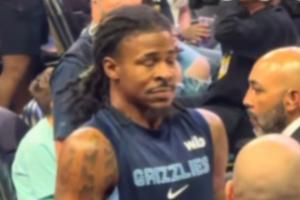 闻了啥这么兴奋？莫兰特在场边闻了不明物体摇头晃脑+闭眼享受！