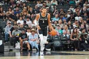 纪录粉碎机！文班亚马25+15+5+5盖帽的场次已位列历史第七