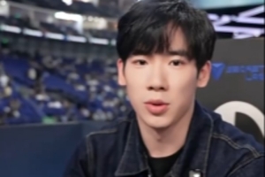 S15赛事现场：体操运动员张博恒为LPL和TES加油！