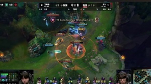 一碰就碎？Keria闪现开到三人，T1打出2换5团灭TES