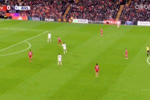 大马丁送礼！萨拉赫断球后推射实现连场破门，利物浦1-0领先维拉