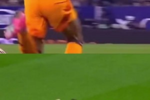 皇马球迷：同一球场对同一个对手，对姆巴佩铲球甚至不是黄牌