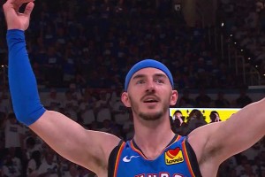 名场面+1⚡️卡鲁索开心庆祝，示意主场球迷燥起来！！！