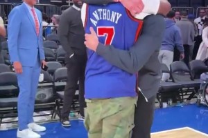 老队友重聚！乐福与JR相见紧紧拥抱，乐福给抱得老脸通红