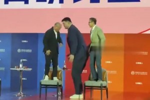 姚明再现经典表情包！