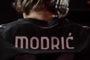 魔笛将身披米兰14号球衣！米兰上一个金球先生还是卡卡！