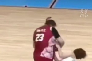 实力碾压！世大运刘禹彤率队击败日本 打对手仿佛是打小孩