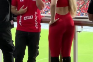 男子接到陌生电话，美女一把夺过：不要再打电话了…妈妈？？