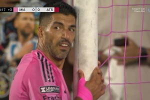 疲态尽显！苏亚雷斯爆射中框，换以前这种机会大概率进了