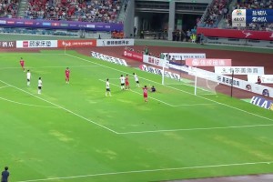 临近上半场比赛结束，盐城队再打入一球