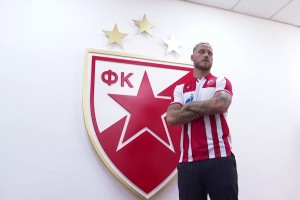 为了完成对已故恩师的承诺，他把青训母队的邀约都拒绝了......