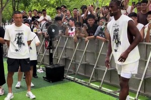 妥妥驸马爷！维金斯穿古装斗舞玩投壶喝胡辣汤！