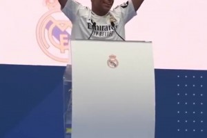 网友：18岁的姆巴佩想拿金球奖只是时间问题，那27岁的姆巴佩呢？