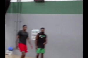 下赛季会效力哪支球队？西蒙斯休赛期训练合集！三分抬手就有！