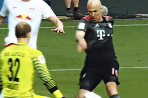 欢迎来到罗本走廊！曾经的绝杀可是罗本的专利！