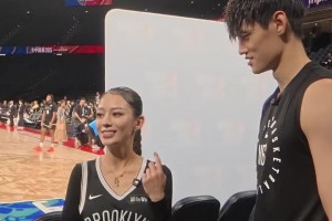 朗朗妻子吉娜采访曾凡博：真高啊 我脖子都酸了