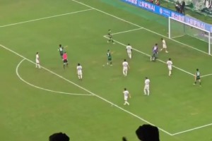 苏超“副作用”！饭店内就餐顾客看进球一声吼，吓坏点餐老哥