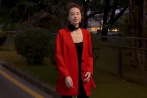 恒大歌舞团团长是是风韵犹存这宝贝儿谁不爱啊~