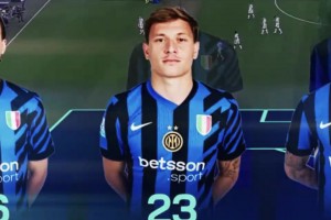 这球真的太不讲理了！场边视角看迪亚斯禁区内爆射近角破门！