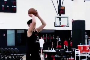 三分命中率40%！杨瀚森投篮显著提升 开拓者助教功不可没