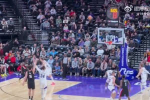 自信就对了！！杨瀚森无惧凯斯勒防守，三分果断出手一发入魂