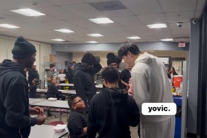 接化发！现场实拍梅西这球进得是真潇洒流畅