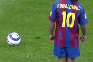 你还记得这是哪一年吗？国家德比经典画面：小罗vs皇马最贵人墙！