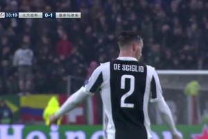 当年西媒独家镜头：C罗主罚点球前后，皇马尤文两队球员斗智斗勇