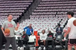 世界太疯狂了！昨天助教斯普利特还在点评杨瀚森 今天升级主教