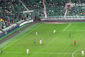 国安主场球迷：马宁马宁，世界第一