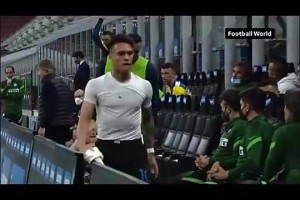 真生气了~当年孔蒂换下劳塔罗，阿根廷公牛替补席当场发飙