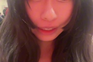 大老师展示曼联伙食：夹着鱼肉的“肉夹馍”，还有夹鸡肉的…