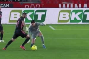 降智光环专治门将！本泽马效应，门将在场上的失智行为！